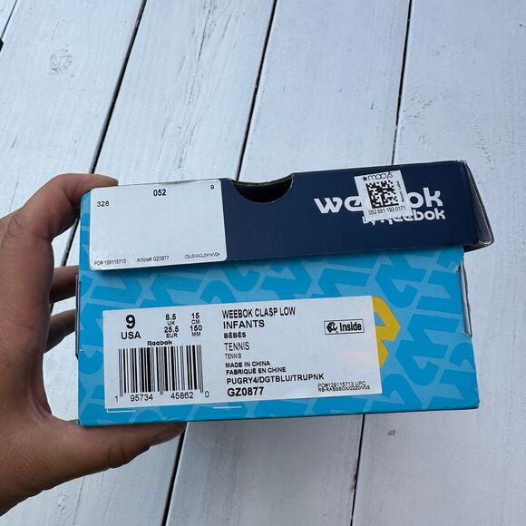 Weebok by Reebok - Size 9 - Picture 10 of 10